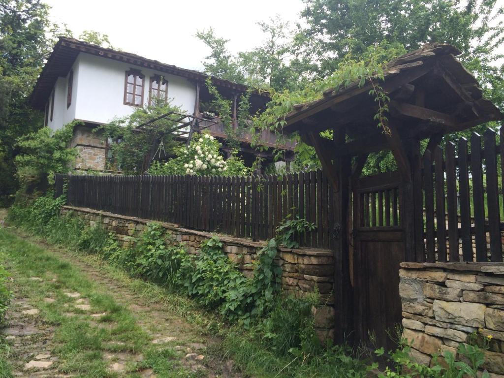 Stefanina Guesthouse Bozhentsi Exteriör bild